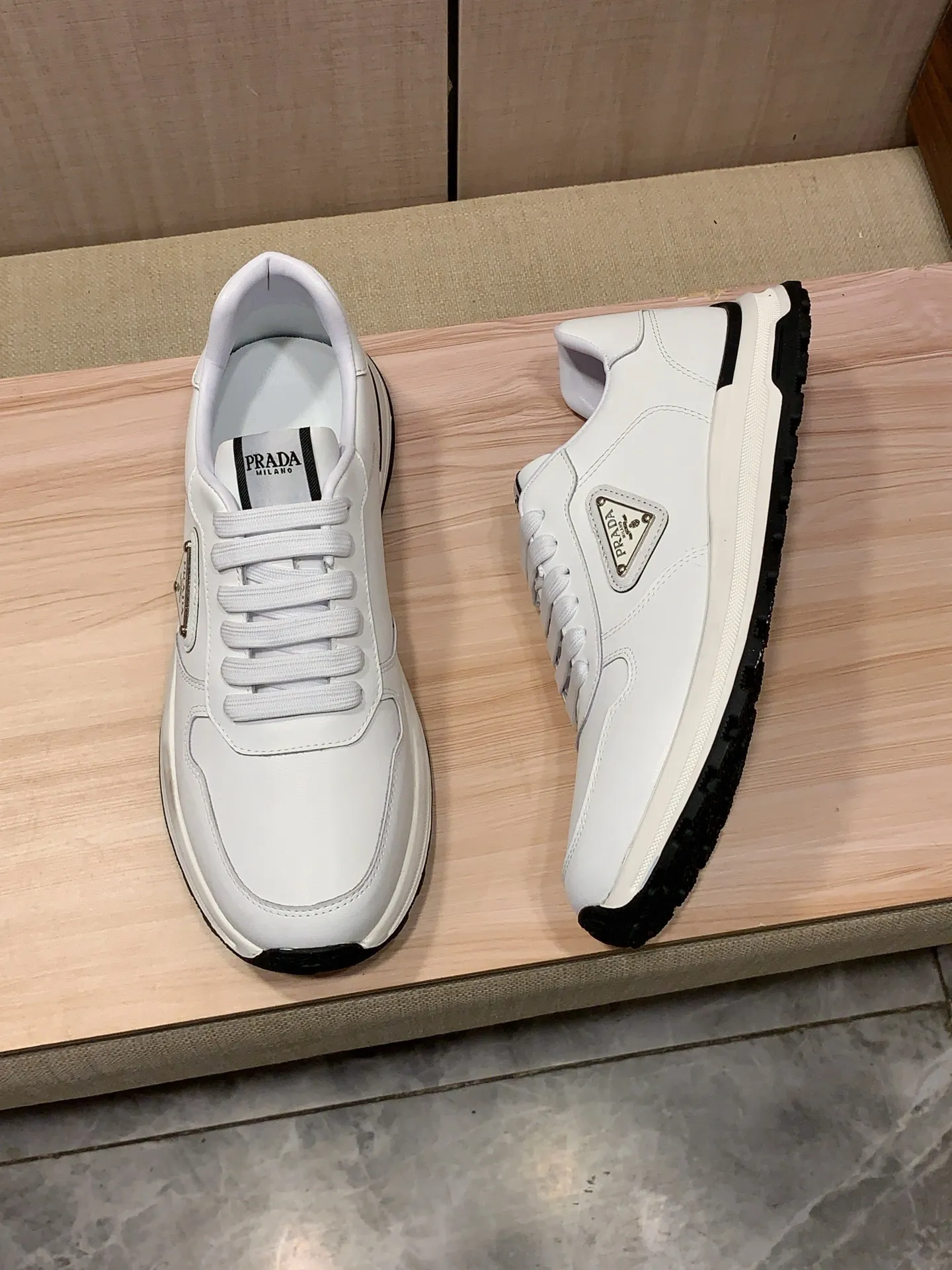 Men's Men's Shoes💰420💰💰🎩🎩[Lightning][Lightning] "PRADA*" The latest and most popular casual shoes, top brand [seduce] luxury~purchase, top~quality. [Strong] The upper is made of imported breathable cowhide with material ➕ breathable sheepskin feet (•) and fine workmanship. The original stylish and stylish soft rubber wear-resistant and non-slip outsole is light and comfortable on the feet. The real thing looks better when photographed. 122: code: 38-44, 2️⃣ colors selected